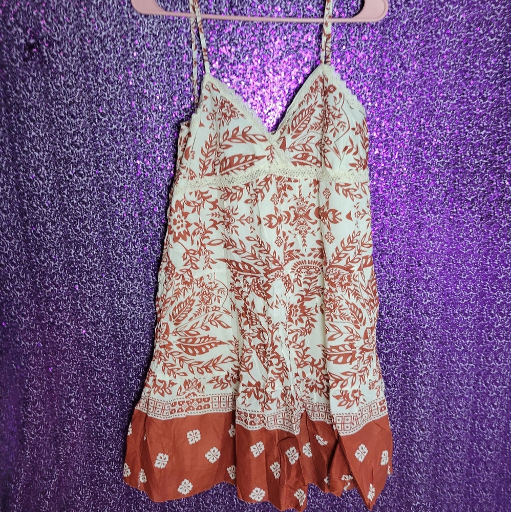 BNWT Vintage Creme and rust v-neck floral summer dress